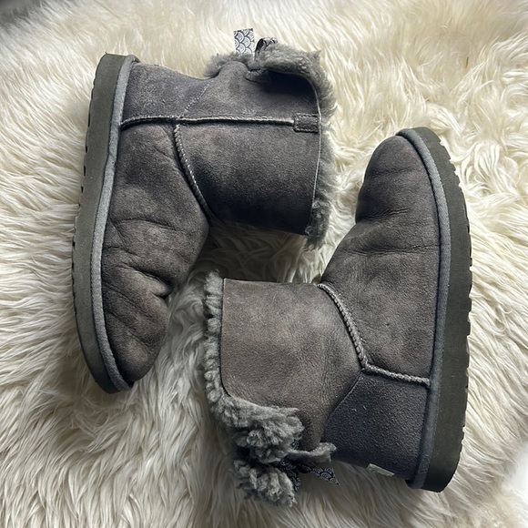 Ugg Mini Bailey Bow II Boot grey women’s size 8 - Picture 1 of 12